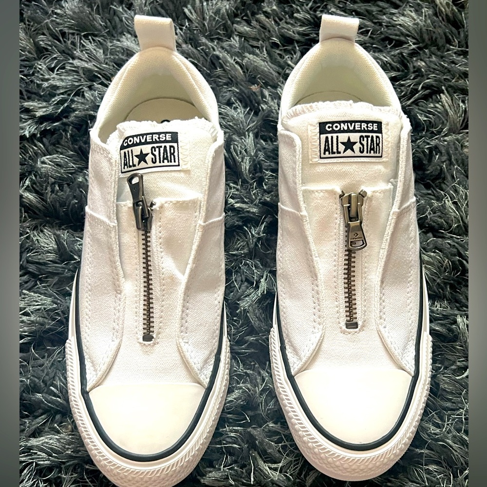 White Converse women’s Zip-up shoes size 6 NWT